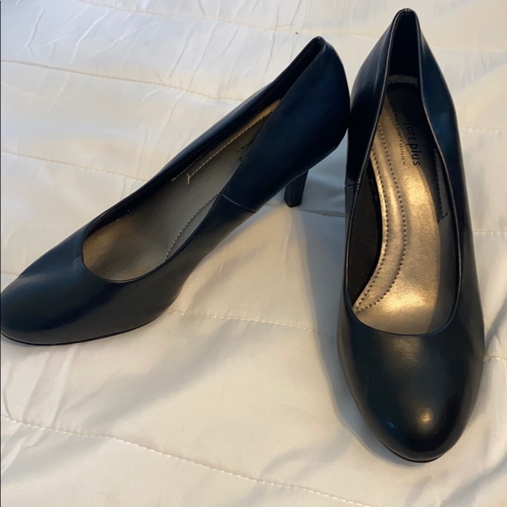 Comfortable black work shoes